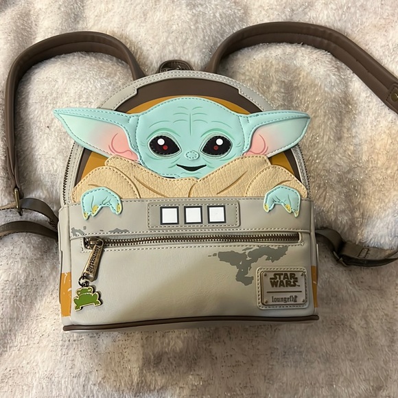 Star Wars Handbags - Adorable Baby Yoda backpack purse!